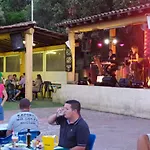 Mobil Avec Terrasse Pour 6 Personnes - Api-1-52-1077 *